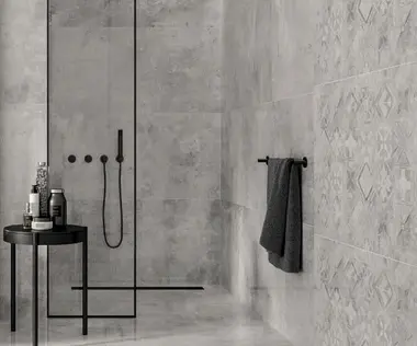 Wielki format płytek w małej łazience